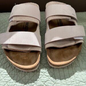 Birkenstock Size 40 cream sandals